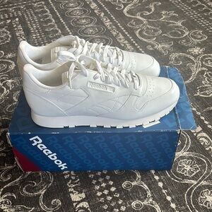 Reebok White Sneakers Classic Minimalist Design